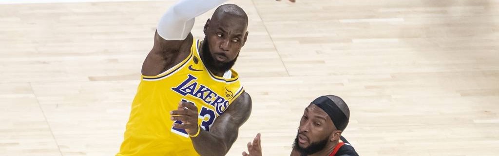 季后赛怎么打？詹姆斯来开课 残阵大比拼火箭烂到家了!