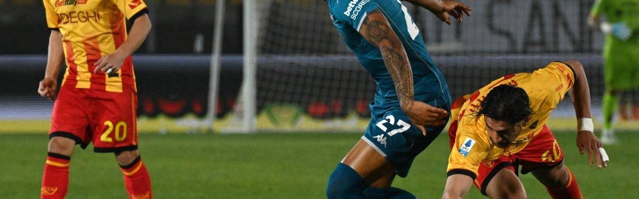 随着佛罗伦萨遭降级区球队1-1逼平，意甲最新积分榜出炉