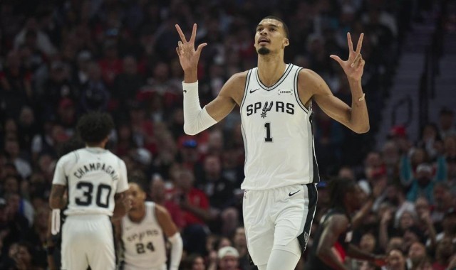 DBOY归来！27+11不够看？ 文班4抢断7盖帽正负值+28