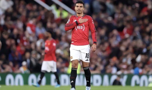 2:0！射门8:5，英超焦点战，曼联半场领先小蜜蜂，欧冠资格稳了