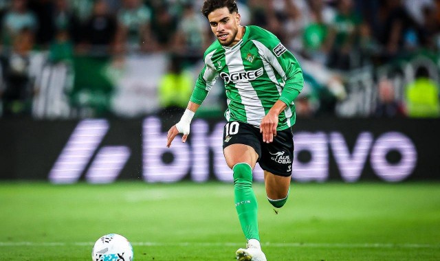 西甲又现争议！皇马93分钟遭绝平，记者怒喷：冠军直接颁巴萨得了