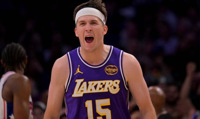 恩比德空砍35分 里弗斯35分东契奇伤退湖人胜76人