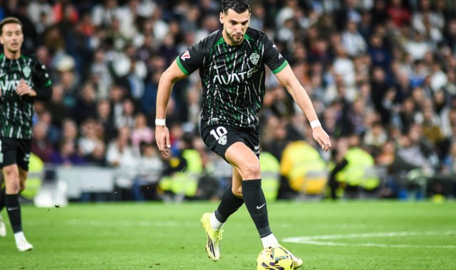 西甲保级生死战火爆来袭：埃尔切vs瓦伦西亚门票秒罄，球迷热情点燃战火！