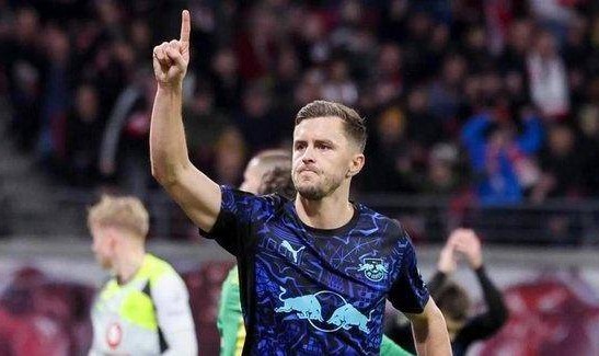 一场2-2，上演补时绝平，德甲第二掉链子，被拜仁甩开，争冠悬了