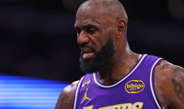 曝米切尔和哈登预计将在休赛期招募詹姆斯加盟骑士