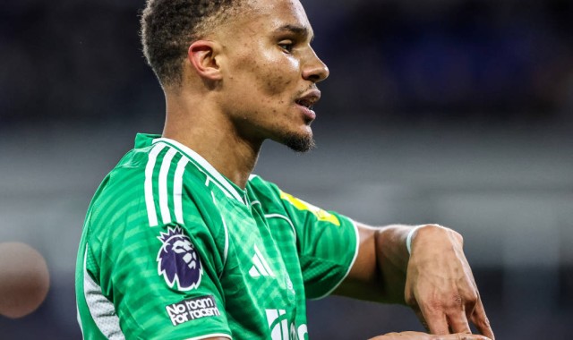 马利克·蒂亚乌：纽卡斯尔联的新守护神