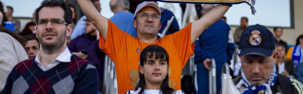 欧冠八强战火重燃：巴塞罗那与利物浦能否绝境逆袭，闯入半决赛？