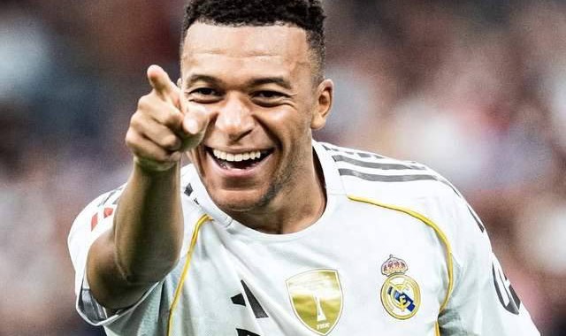 皇马冲击第14座西超杯冠军！姆巴佩空降决赛，9战巴萨狂轰12球