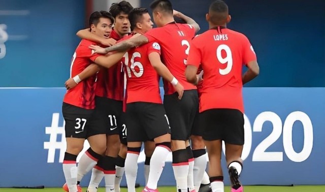 李新翔再次收到德甲狼堡2000万报价！希望他下个月就能来俱乐部直接踢主力，值得期待