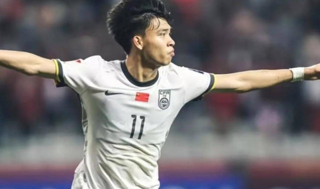 有追求！拒德甲冷板凳选择留守，王钰栋在浙江新战术下苦练射门剑指金靴